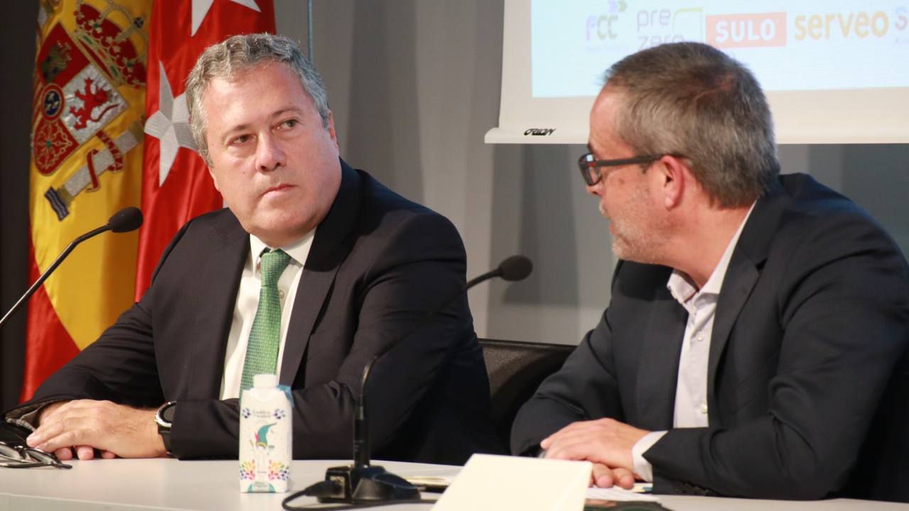 Javier Cerezo, director de Tratamiento y Reciclaje de FCC Medio Ambiente; Sergio Cabellos, director de Negocio Público de PreZero