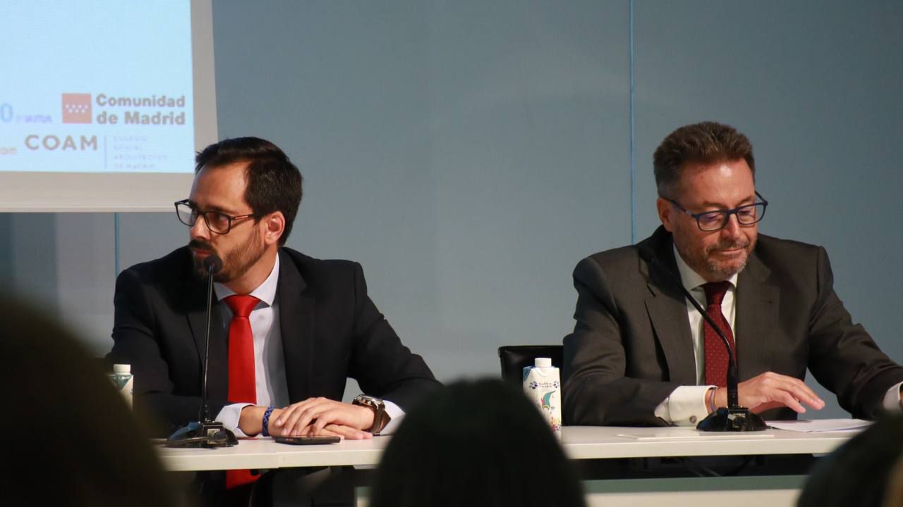 Mario Sierra, Key Account Manager en Sulo; Antonio Gutiérrez Canalejo, director general de Servicios Urbanos en Valoriza