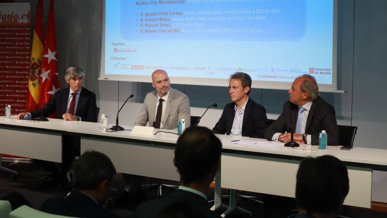 Alfonso Díaz del Río, director de Estrategia y Mercados en Serveo; Roberto Torre, CEO de Ros Roca; Ernesto Mateo, director de Movilidad Avanzada en Mutua Madrileña; Ignacio Pérez Carasa, director de Relaciones Institucionales e ISG en Alsa