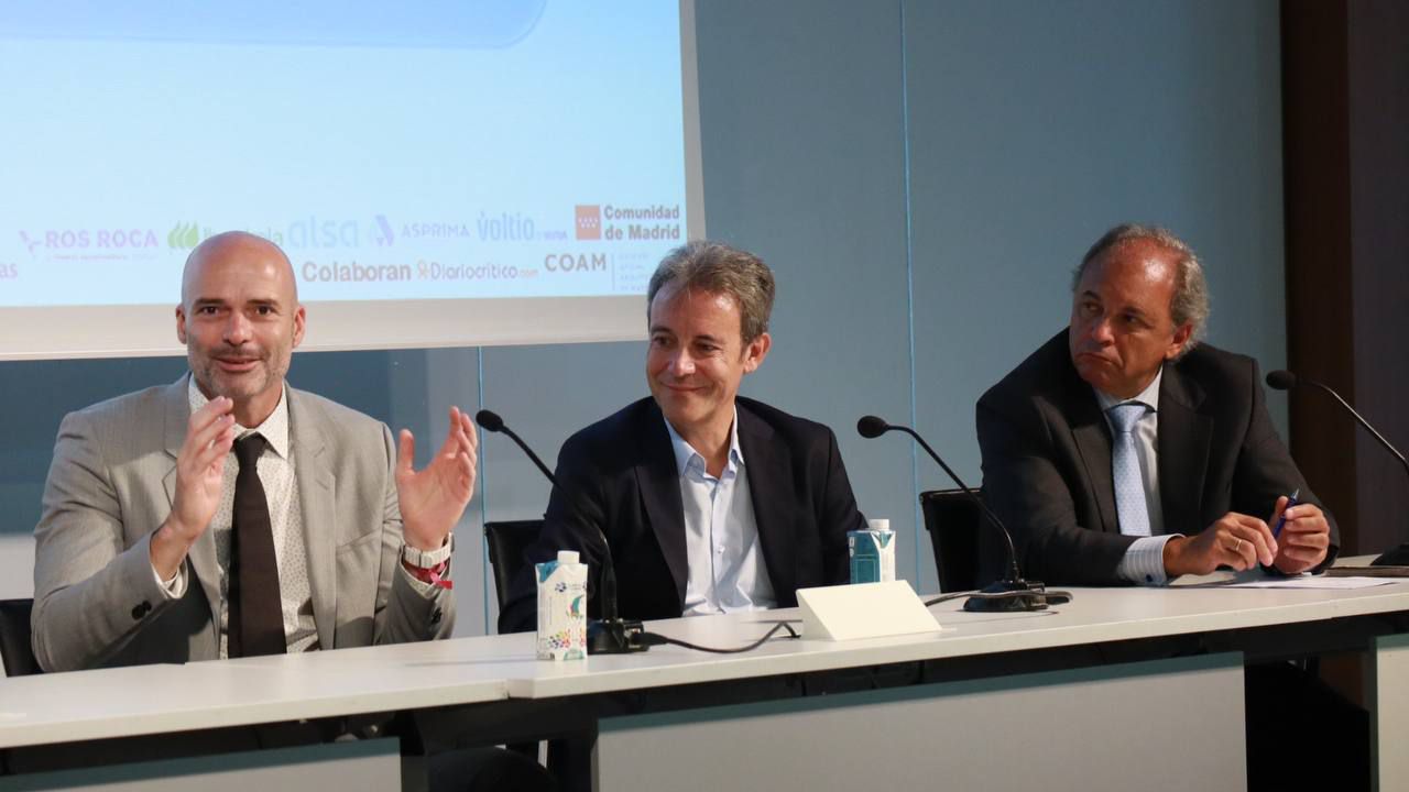 Roberto Torre, CEO de Ros Roca; Ernesto Mateo, director de Movilidad Avanzada en Mutua Madrileña; Ignacio Pérez Carasa, director de Relaciones Institucionales e ISG en Alsa
