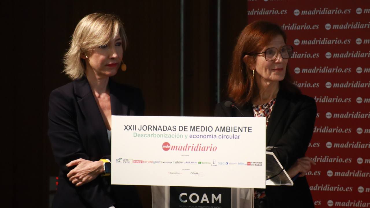 María Cano, directora de Madridiario; Mercedes Llop, directora del Máster de Logística y Transportes de la UCJC