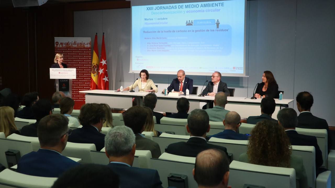 María Cano, directora de Madridiario; María José Delgado, directora general del Parque Tecnológico Valdemingómez; Asensio Martínez, presidente de la Mancomunidad de Gestión de Residuos del Sur; José Rodríguez, jefe del Departamento de Recogida de Residuos en el Ayuntamiento de Madrid; Victoria Torrecilla, Sales Manager Gama Compactación en Sulo