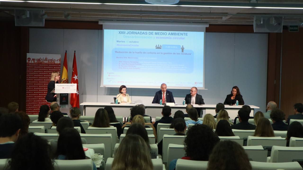 María Cano, directora de Madridiario; María José Delgado, directora general del Parque Tecnológico Valdemingómez; Asensio Martínez, presidente de la Mancomunidad de Gestión de Residuos del Sur; José Rodríguez, jefe del Departamento de Recogida de Residuos en el Ayuntamiento de Madrid; Victoria Torrecilla, Sales Manager Gama Compactación en Sulo