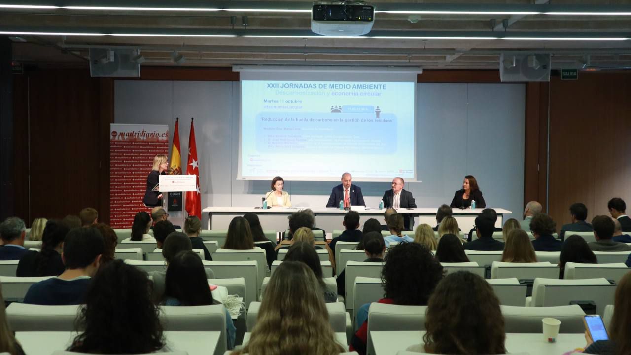 María Cano, directora de Madridiario; María José Delgado, directora general del Parque Tecnológico Valdemingómez; Asensio Martínez, presidente de la Mancomunidad de Gestión de Residuos del Sur; José Rodríguez, jefe del Departamento de Recogida de Residuos en el Ayuntamiento de Madrid; Victoria Torrecilla, Sales Manager Gama Compactación en Sulo