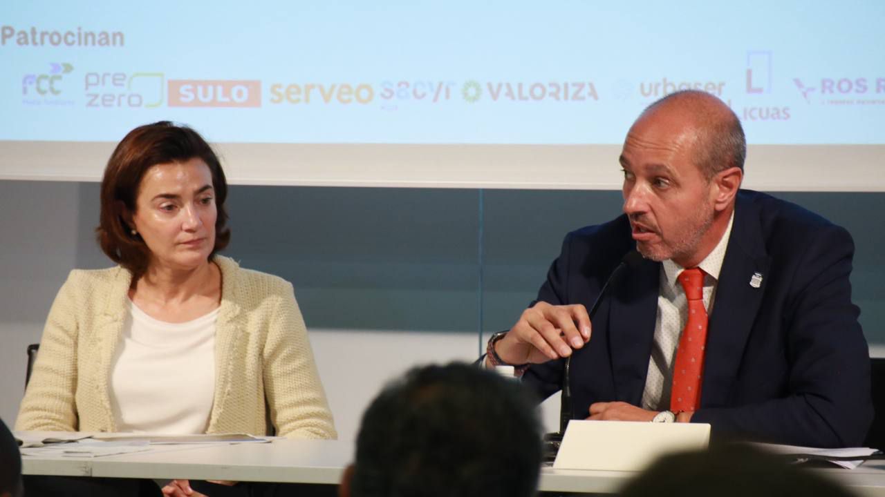 María José Delgado, directora general del Parque Tecnológico Valdemingómez; Asensio Martínez, presidente de la Mancomunidad de Gestión de Residuos del Sur