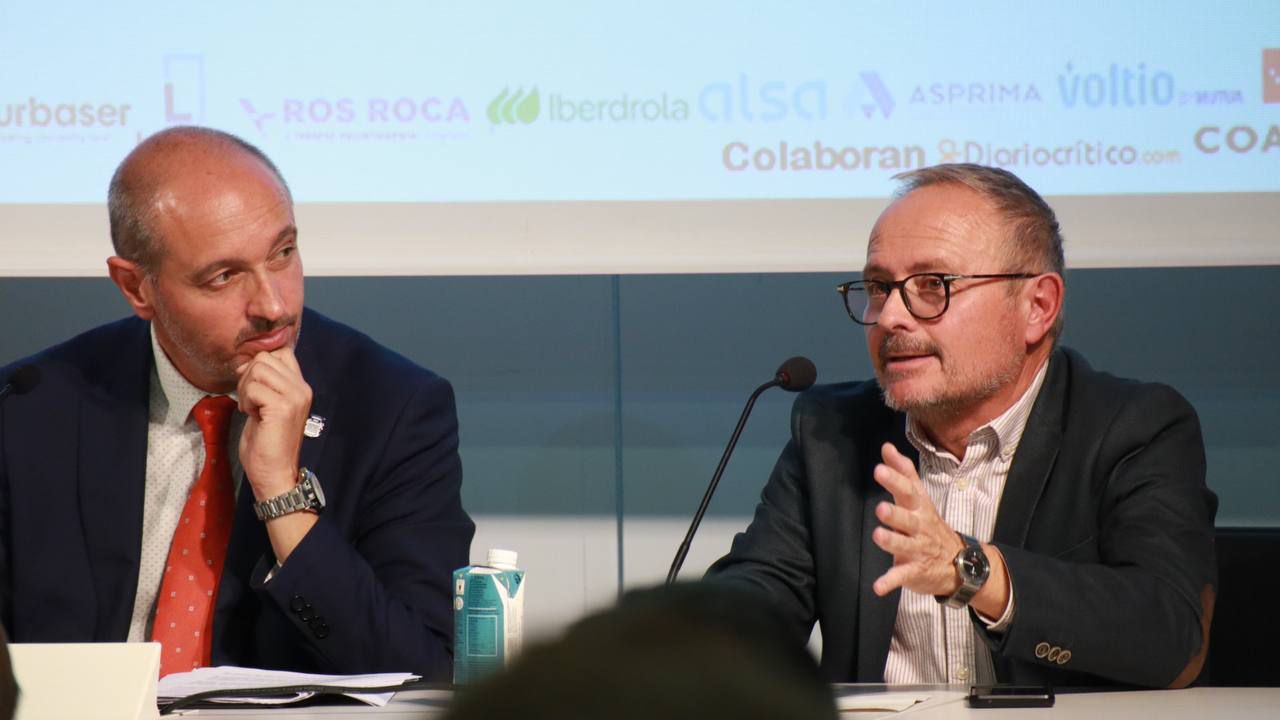 Asensio Martínez, presidente de la Mancomunidad de Gestión de Residuos del Sur; José Rodríguez, jefe del Departamento de Recogida de Residuos en el Ayuntamiento de Madrid
