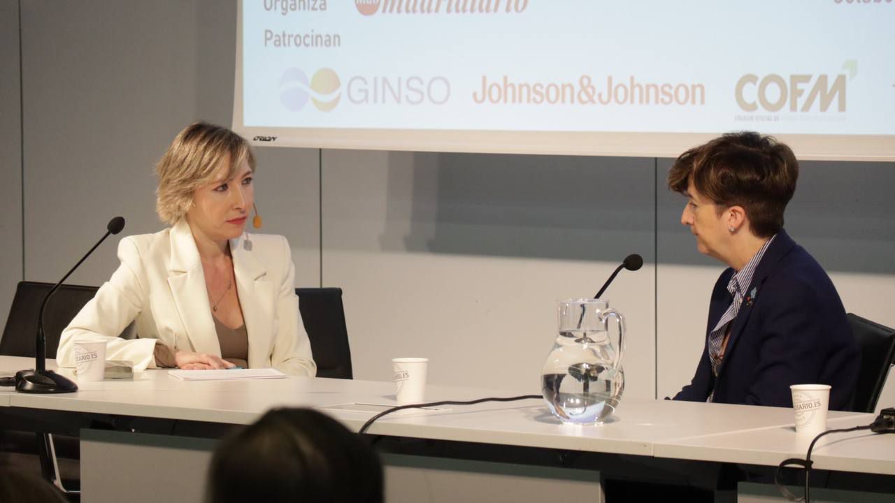 María Cano, directora de Madridiario, y Mercedes Navío, gerente asistencial de Hospitales de la Comunidad de Madrid