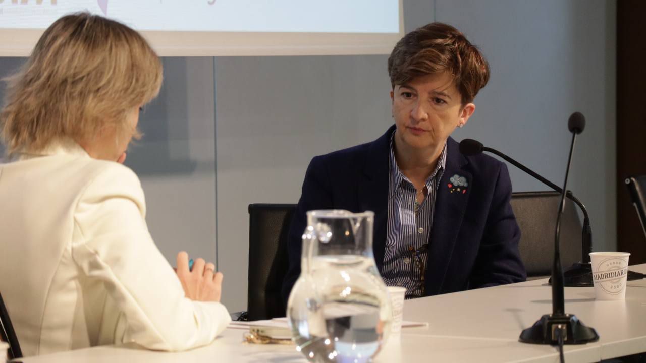 María Cano, directora de Madridiario, y Mercedes Navío, gerente asistencial de Hospitales de la Comunidad de Madrid