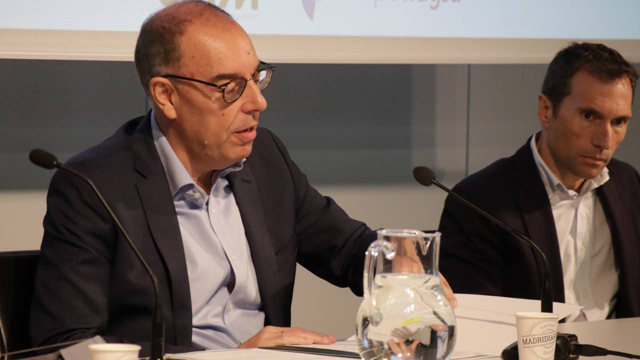 Fernández Rodríguez, director general del Colegio Oficial de Farmacéuticos de Madrid, y Javier Gómez, subdirector de Seguridad y Salud Laboral en Correos