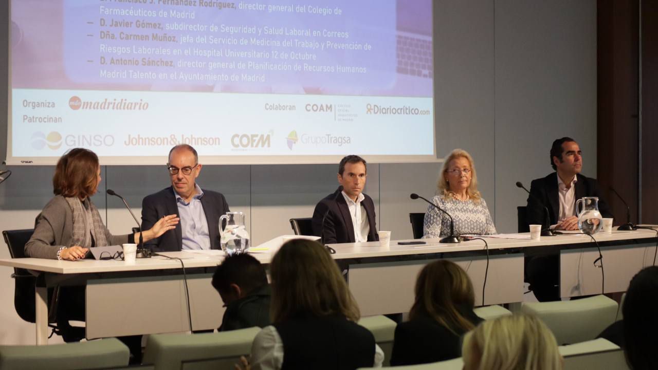  Ana Morales, HR Head Johnson & Johnson Iberia; Francisco J. Fernández Rodríguez, director general del Colegio Oficial de Farmacéuticos de Madrid; Carmen Muñoz, jefe del Servicio de Medicina del Trabajo y Prevención de Riesgos Laborales en el Hospital Universitario 12 de Octubre; Javier Gómez, subdirector de Seguridad y Salud Laboral en Correos, y Antonio Sánchez, director general de Planificación de Recursos Humanos Madrid Talento en el Ayuntamiento de Madrid.
