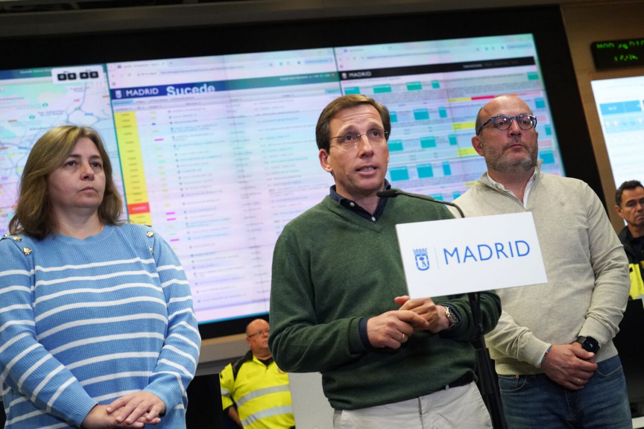 Almeida felicita la Navidad a los  profesionales de los servicios públicos que trabajan en Navidad