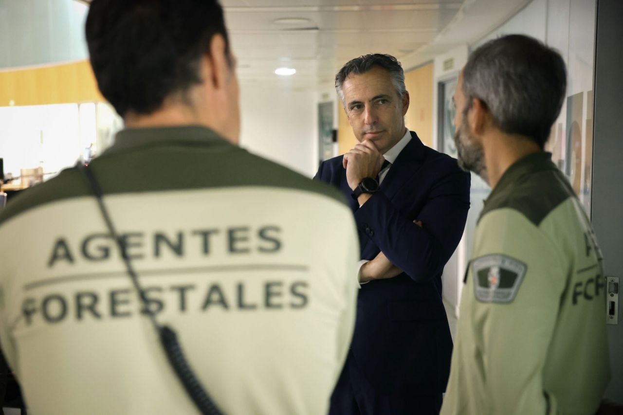 El consejero de Medio Ambiente, Agricultura e Interior de la Comunidad de Madrid, Carlos Novillo,visita la sede de la Agencia de Seguridad y Emergencias Madrid 112 (ASEM112), en Pozuelo de Alarcón.