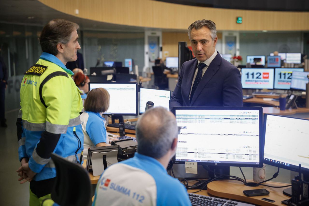 El consejero de Medio Ambiente, Agricultura e Interior de la Comunidad de Madrid, Carlos Novillo,visita la sede de la Agencia de Seguridad y Emergencias Madrid 112 (ASEM112), en Pozuelo de Alarcón.