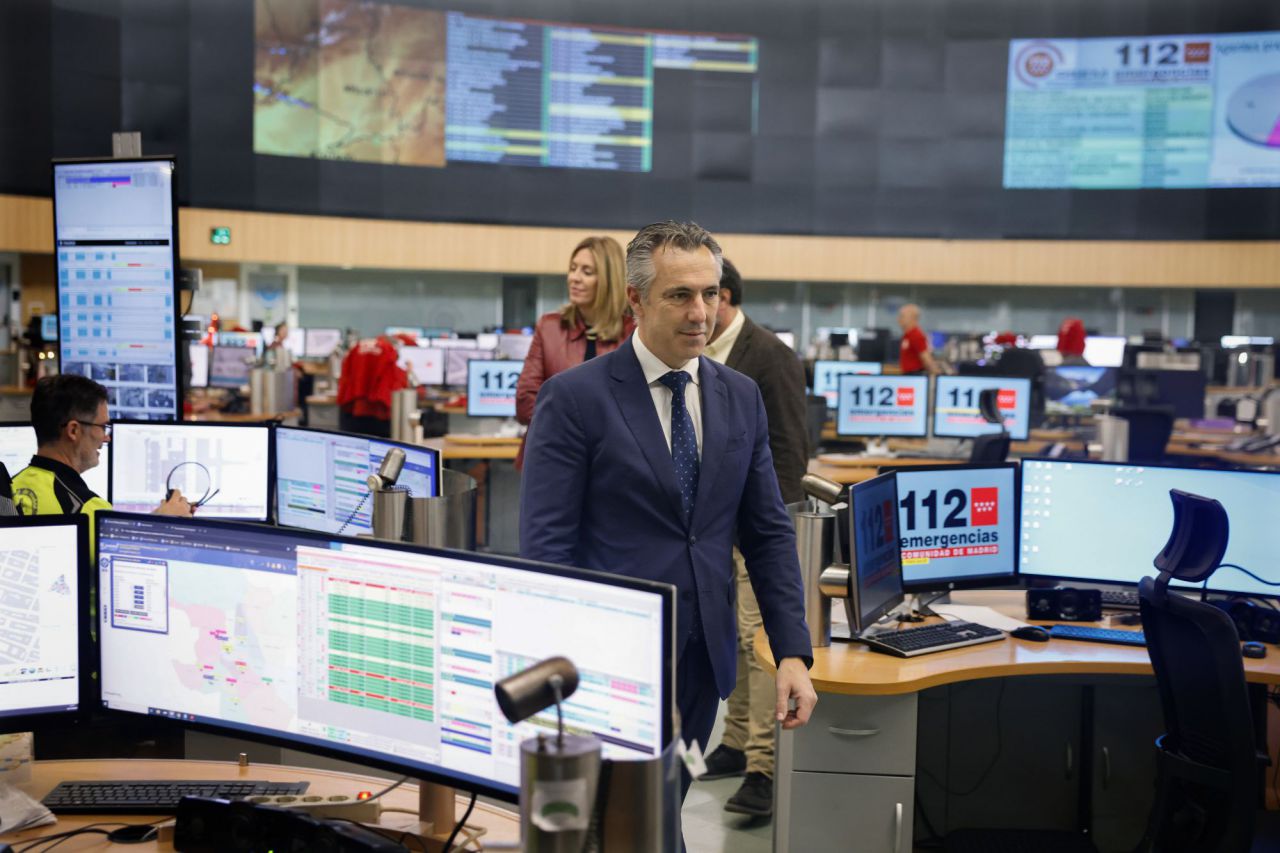 El consejero de Medio Ambiente, Agricultura e Interior de la Comunidad de Madrid, Carlos Novillo,visita la sede de la Agencia de Seguridad y Emergencias Madrid 112 (ASEM112), en Pozuelo de Alarcón.
