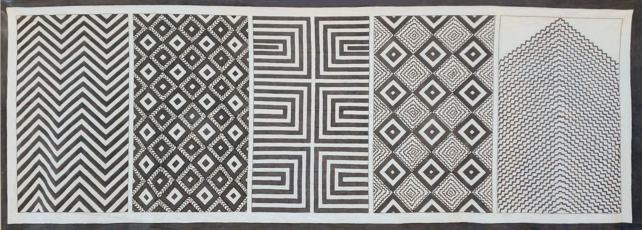 Diseño Iskonawa Mary Rodríguez, 2022 Dibujo. Copal y barro sobre tela. Cortesía de la artista y de la Colección Hochschild Correa