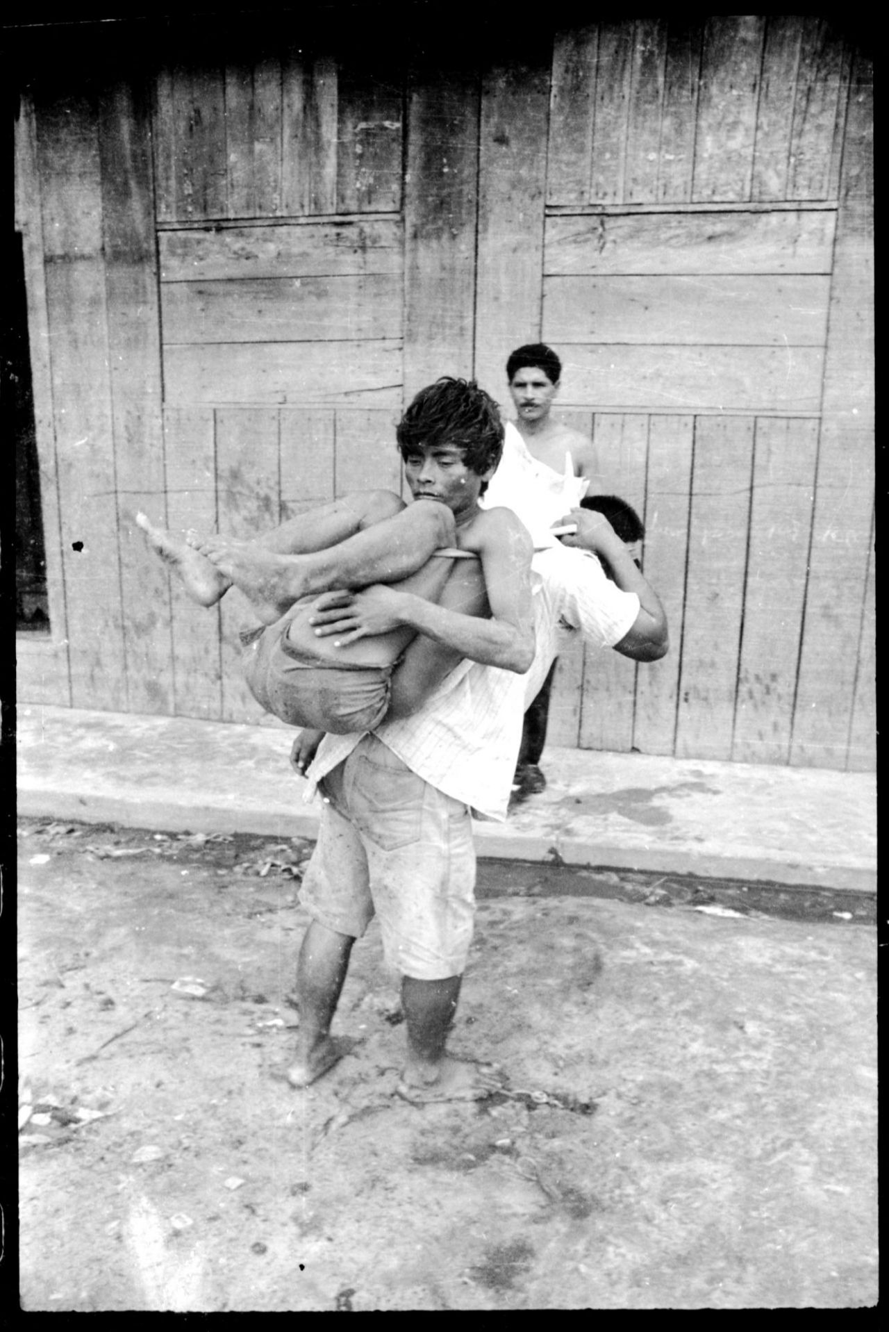 Serie Chaucheros. Augusto Falconi, 1970-1980. Fotografía. Bromuro de plata sobre papel. Cortesía del artista y de la Colección Hochschild Correa.
