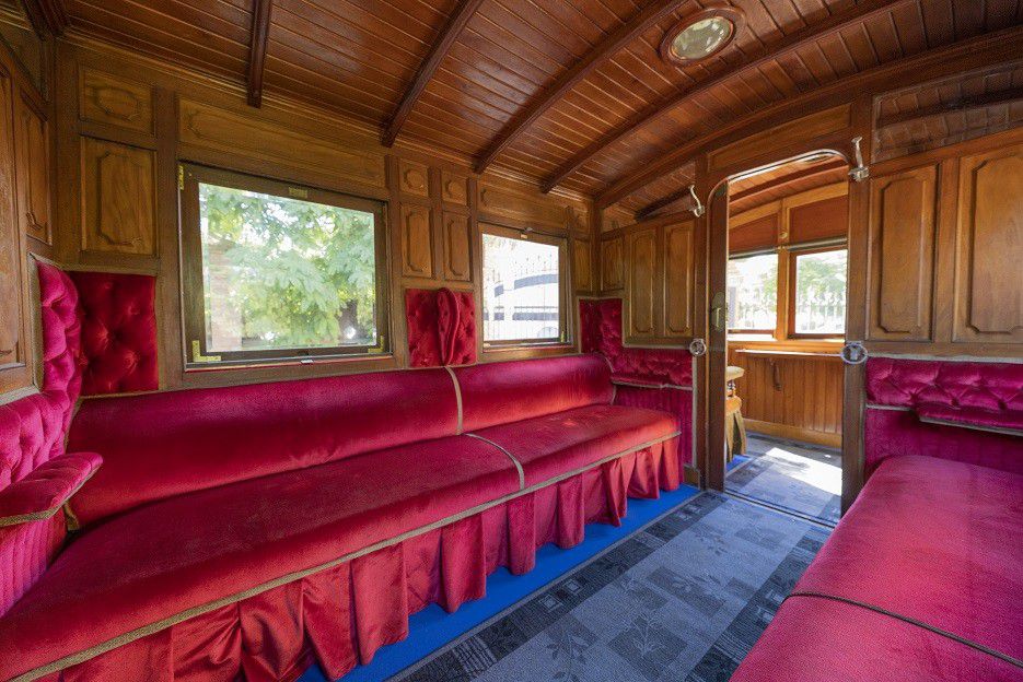 Salón interior de uno de los coches (Foto: José Luis Martos)