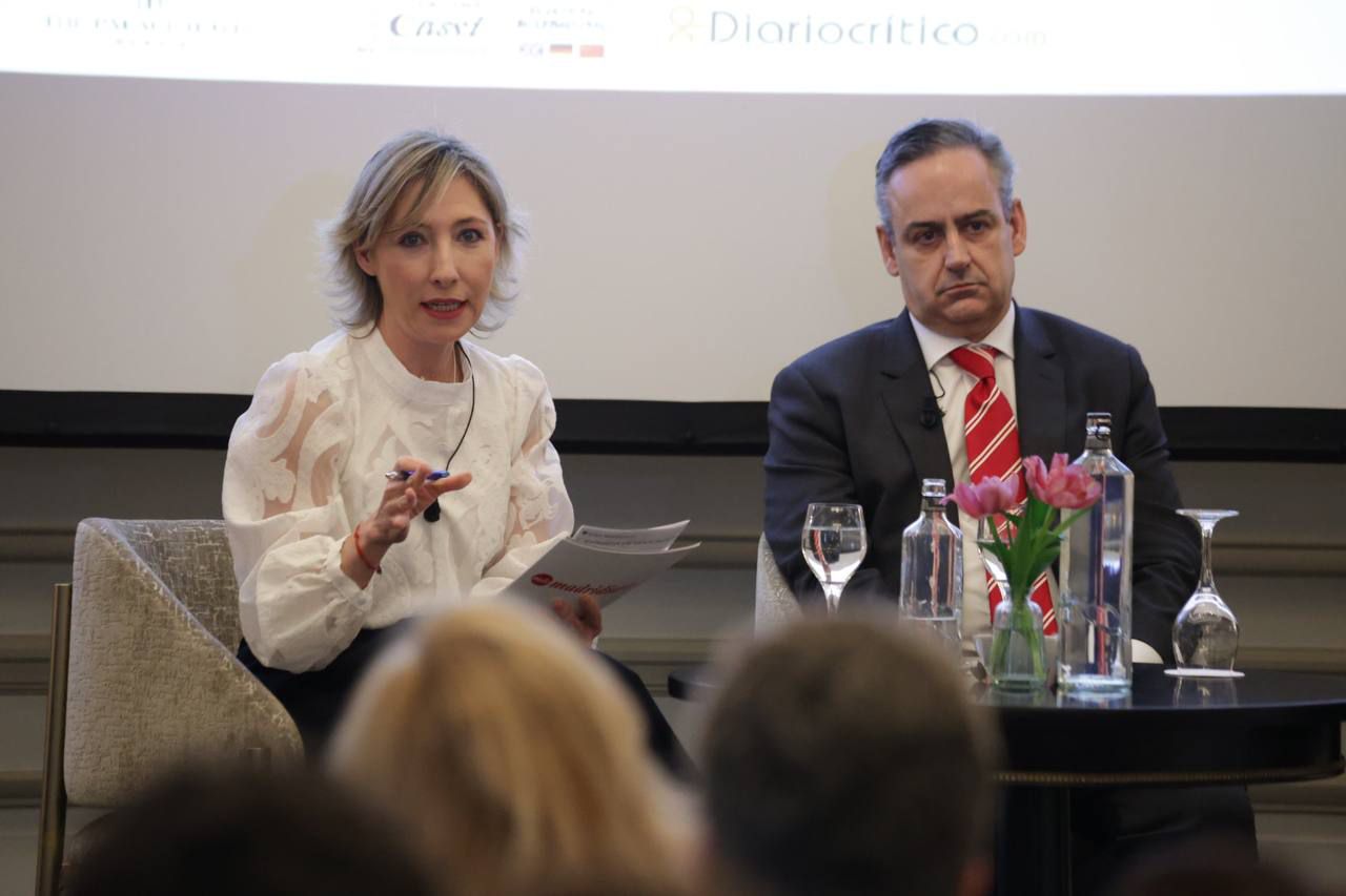 María Cano y Carlos Madruga, presidente ejecutivo del Grupo Educare