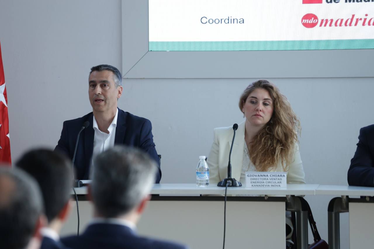 Alberto Orío, subdirector de Control Ambiental de la Dirección General del Parque Tecnológico Valdemingómez del Ayuntamiento de Madrid; Giovana Chiara, directora de Ventas y Desarrollo de Negocio en Energía y Economía Circular de Kanadevia Inova
