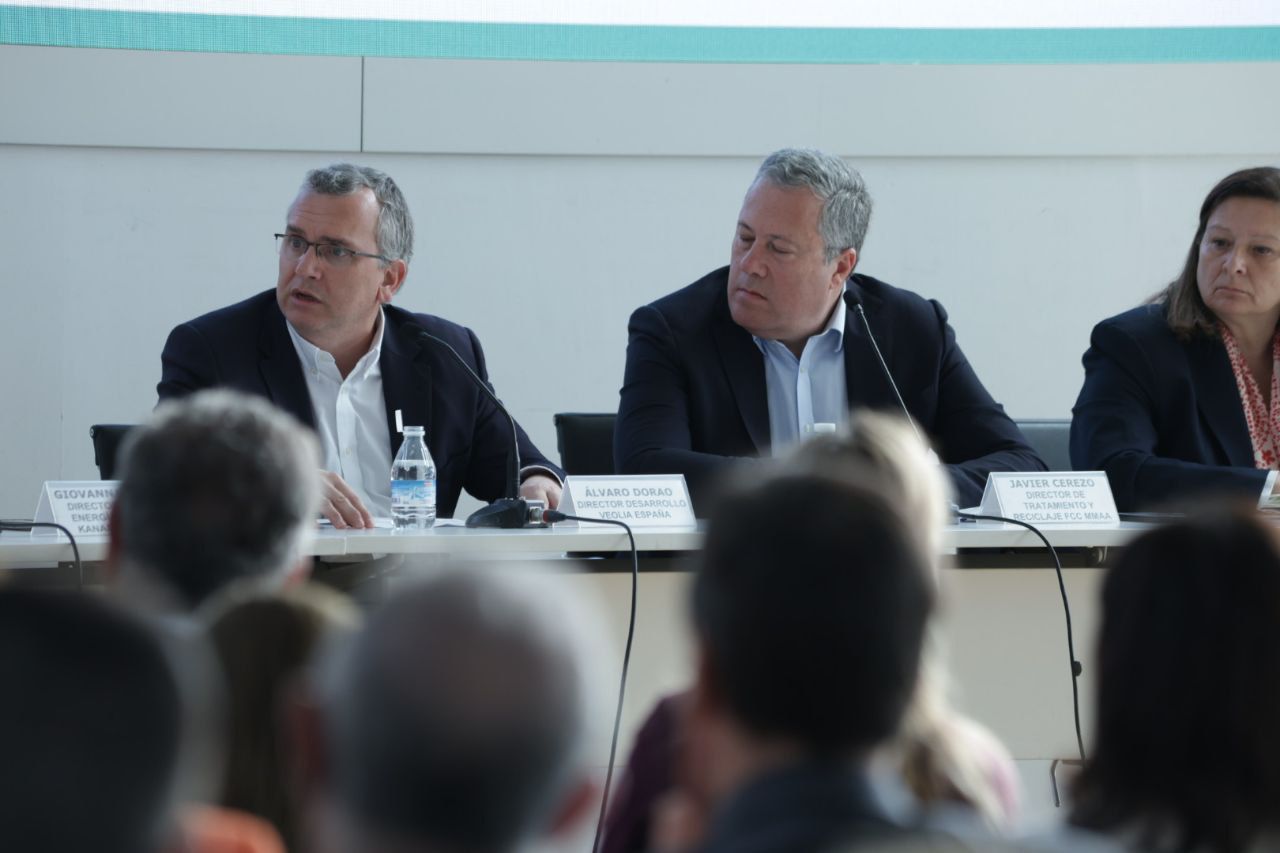 lvaro Dorao, director de Desarrollo de Veolia España; Javier Cerezo, director de Tratamiento y Reciclaje de FCC Medio Ambiente