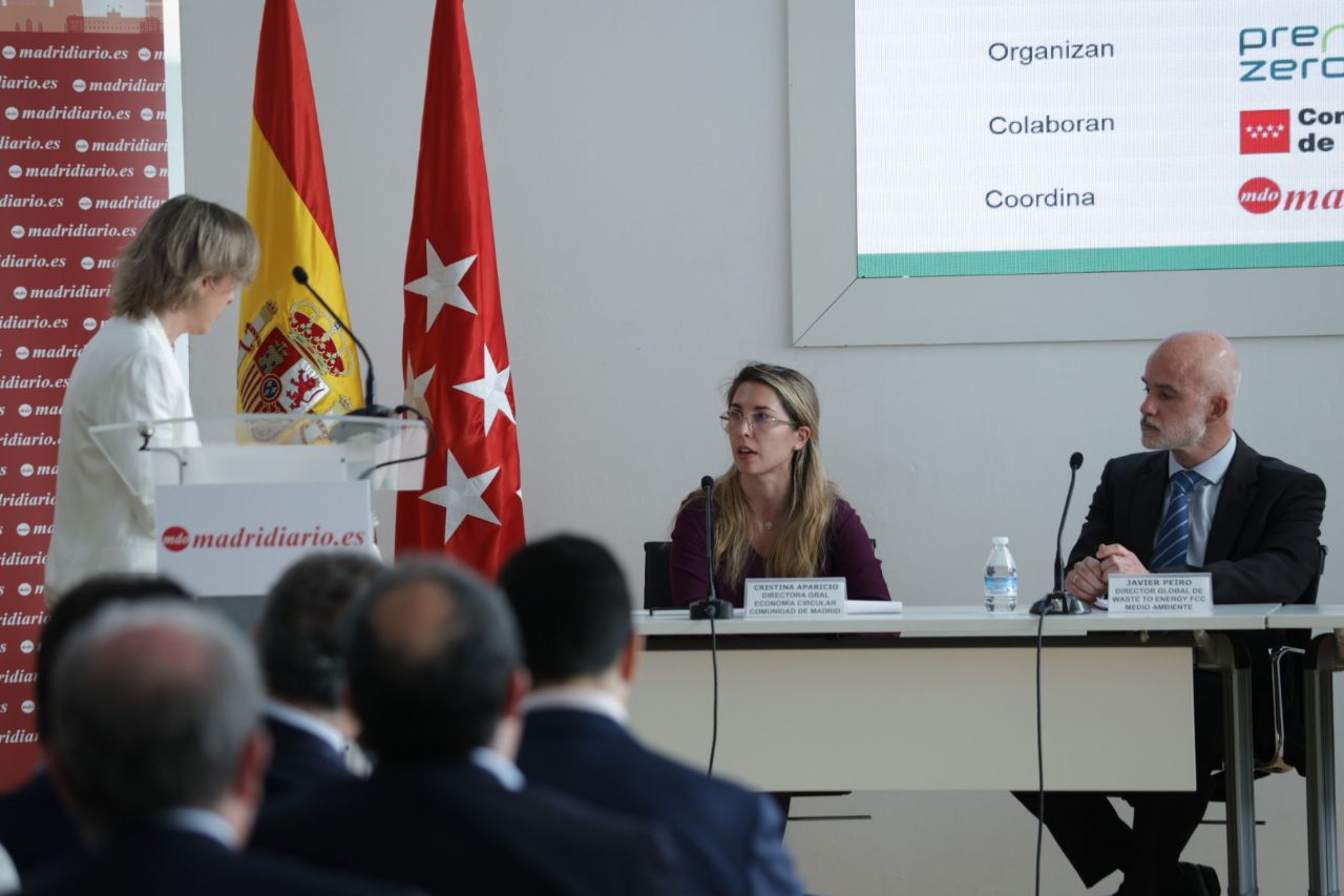 Cristina Aparicio, directora general de Economía Circular de la Comunidad de Madrid; Javier Peiro, director global de Waste to Energy de FCC Servicios Medio Ambiente