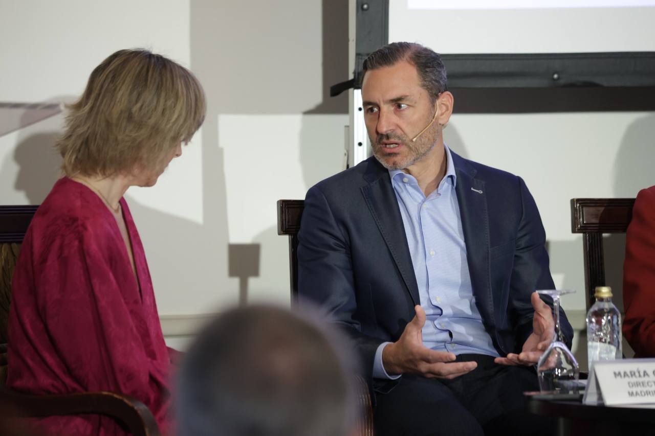 María Cano, directora de Madridiario, y Héctor Coronel, director de Turismo del Ayuntamiento de Madrid