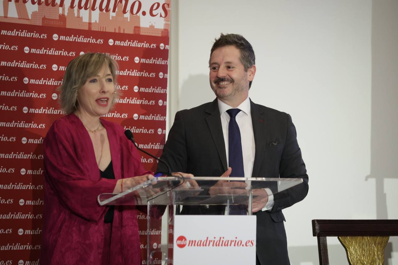 Mariano de Paco, consejero de Cultura, Turismo y Deporte de la Comunidad de Madrid, y María Cano, directora de Madridiario.