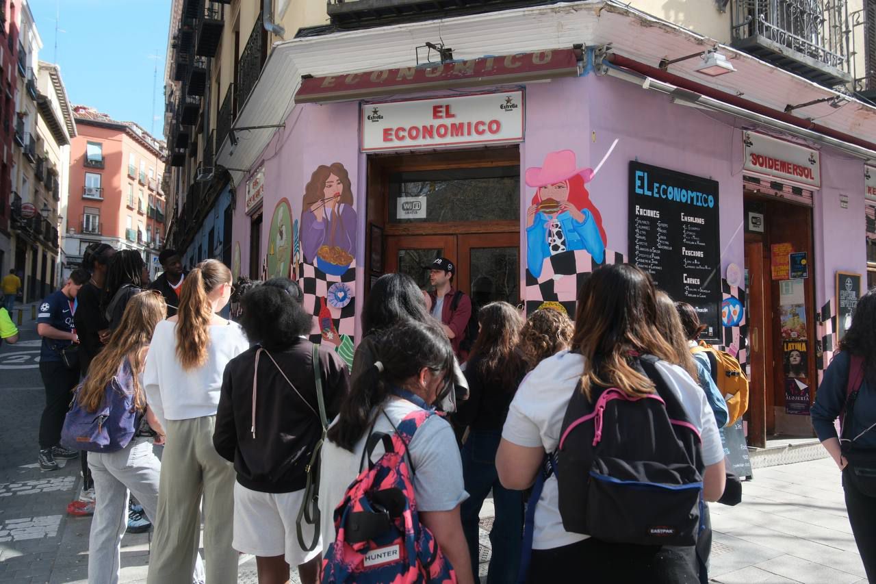 Mural elaborado por la artista Pezones Revueltos en la pasada edición del festival Calle.