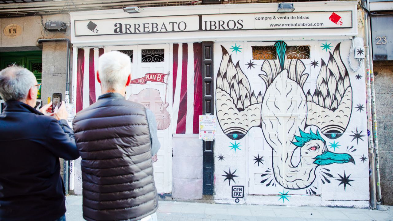 Dos de las obras de Pinta Malasaña 2024 en la calle Palma