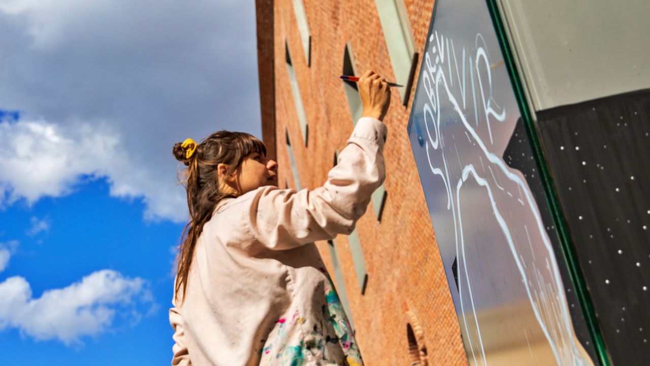 Pinta Malasaña 2024 en el patio de Condeduque- obra de Alba Bla