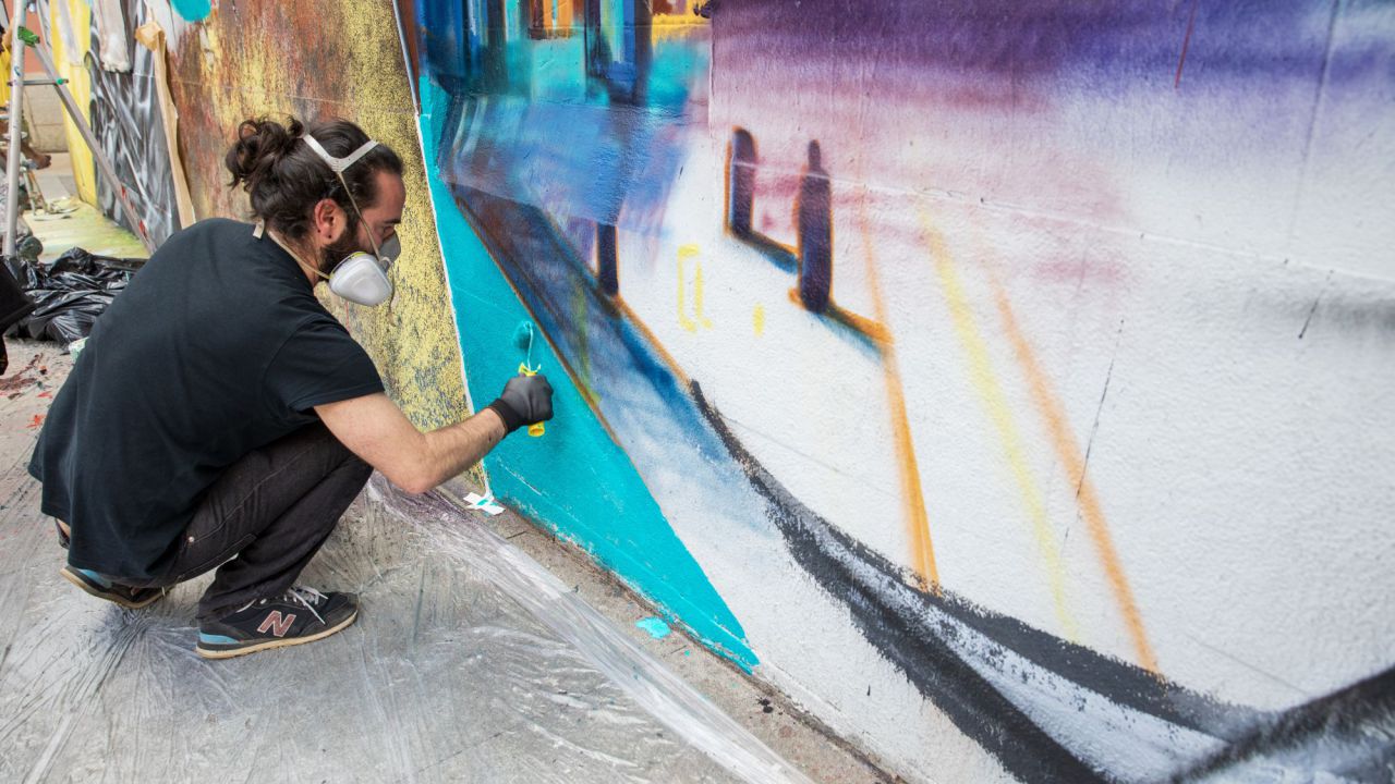 Pinta Malasaña 2024 en la plaza del Rastrillo