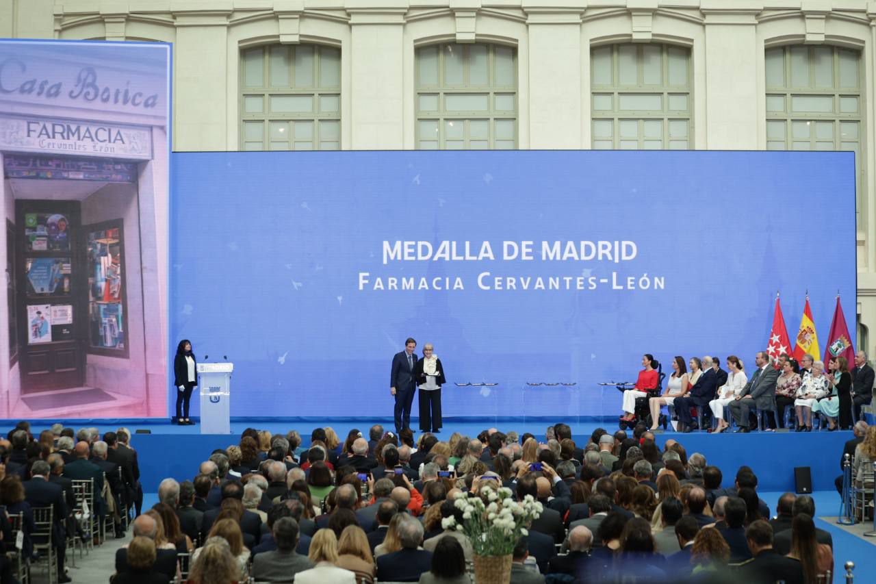 Medalla de Madrid a la Farmacia Cervantes-León