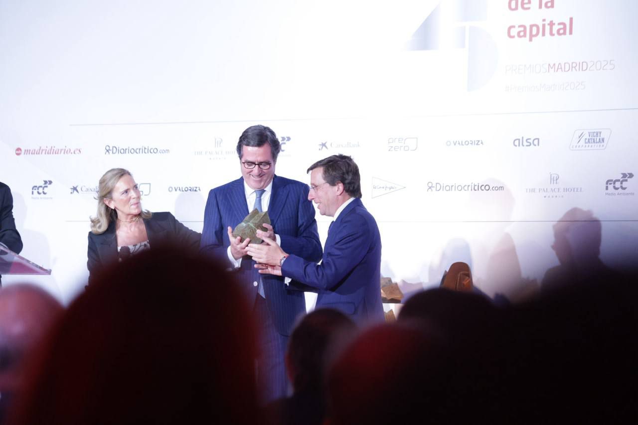Antonio Garamendi, Premio Hombre del Año, y José Luis Martínez-Almeida, alcalde de Madrid