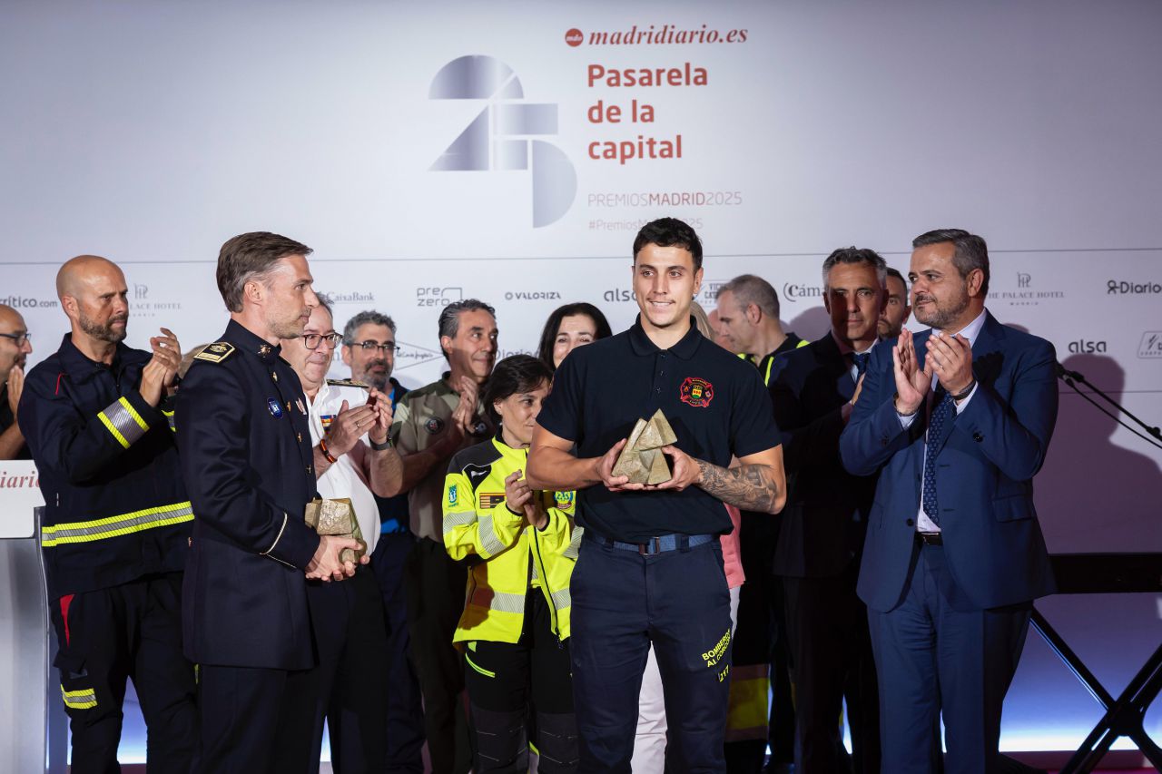 Voluntarios madrileños que ayudaron en la DANA en Valencia, premio Iniciativa 