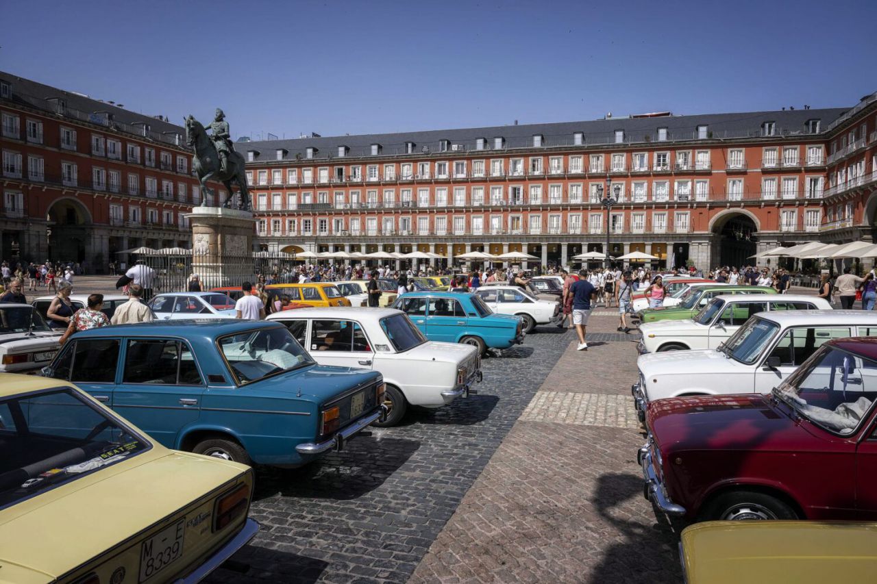 SEAT reconquista la Plaza Mayor