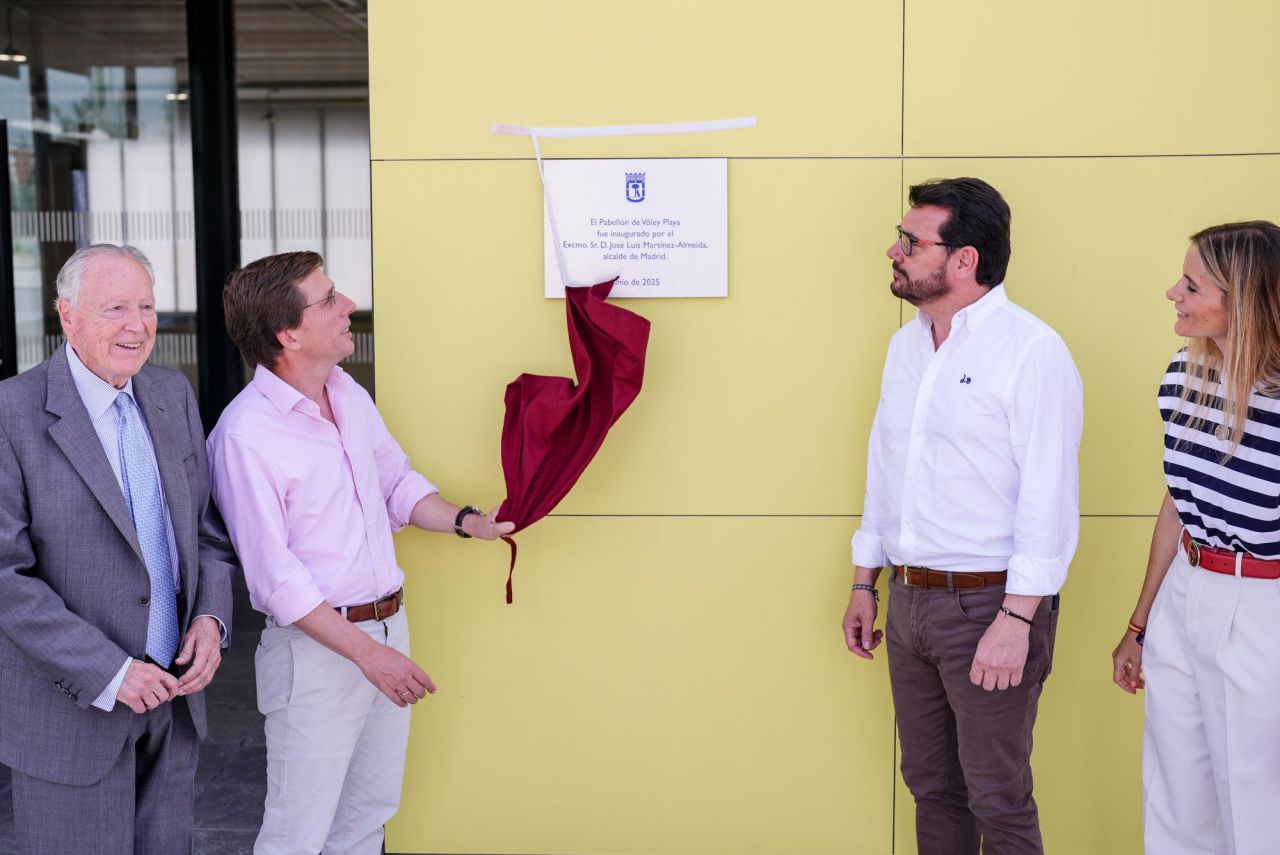 Inauguración del pabellón de vóley playa del Centro Deportivo Municipal Cerro Almodóvar