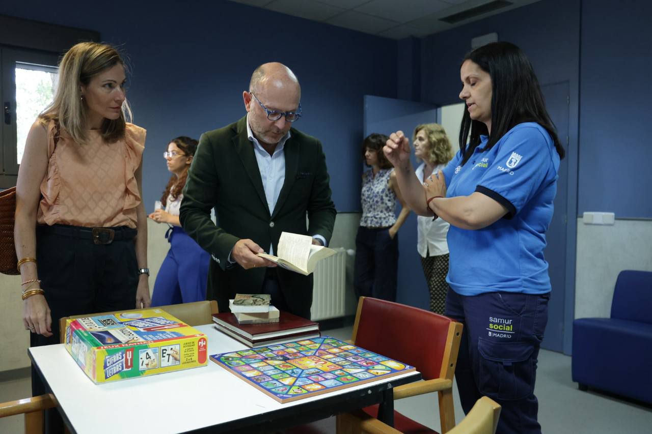 El delegado de Políticas Sociales, Familia e Igualdad, José Fernández, supervisa la puesta a punto del dispositivo de emergencia