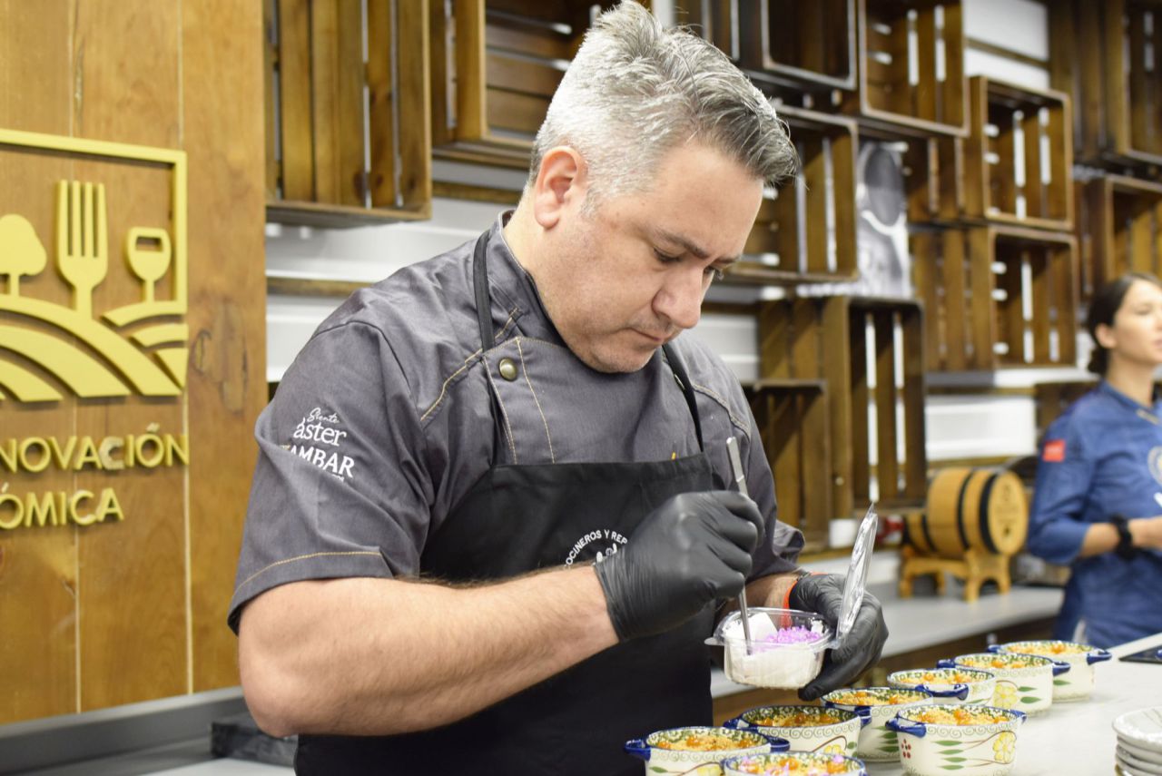 Roberto Hernández, de Latasia, trecer premio del concurso Mejor tarta de queso 2025