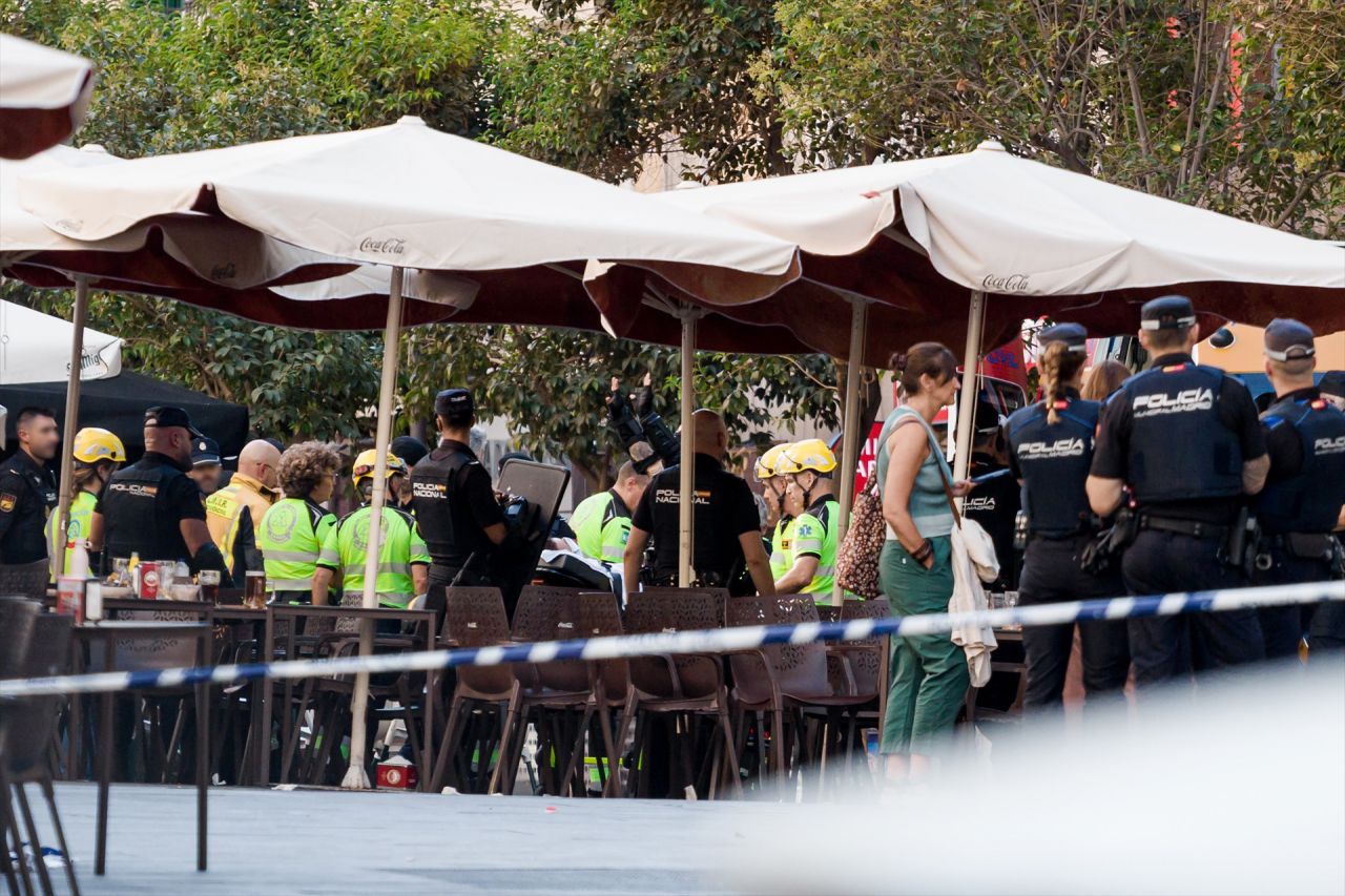 Carpa desplegada por el dispositivo policial.
