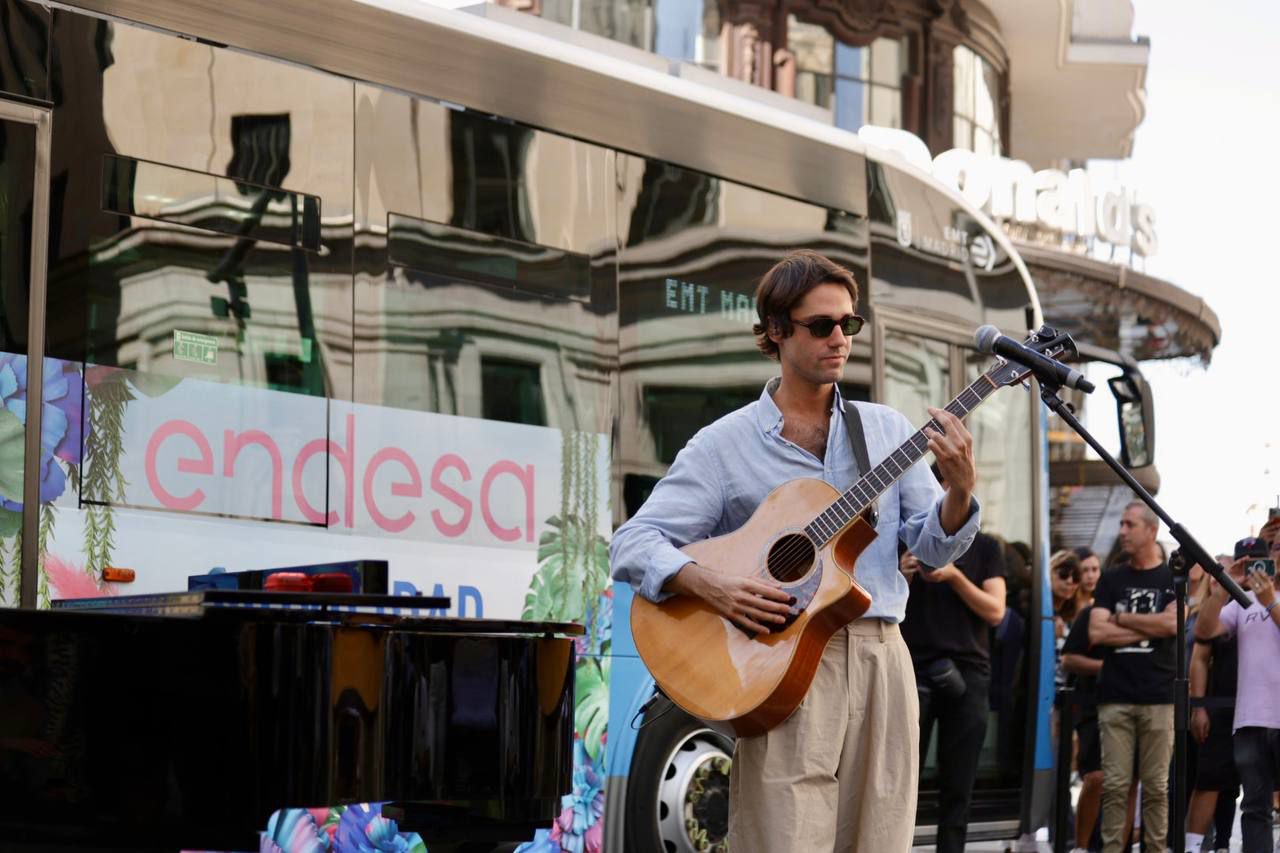 Hey Kid actuando en Gran Vía