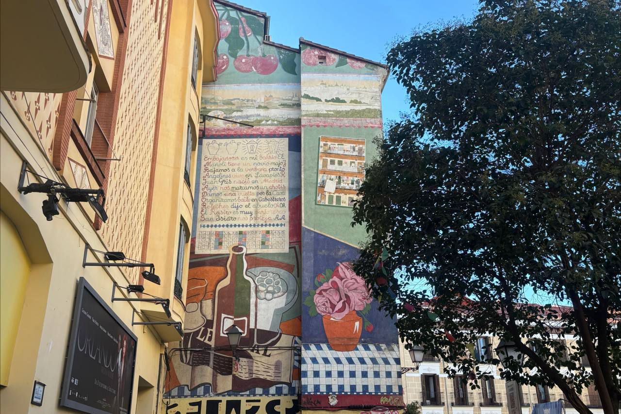 Mural de Alfredo Alcaín en Embajadores, 9