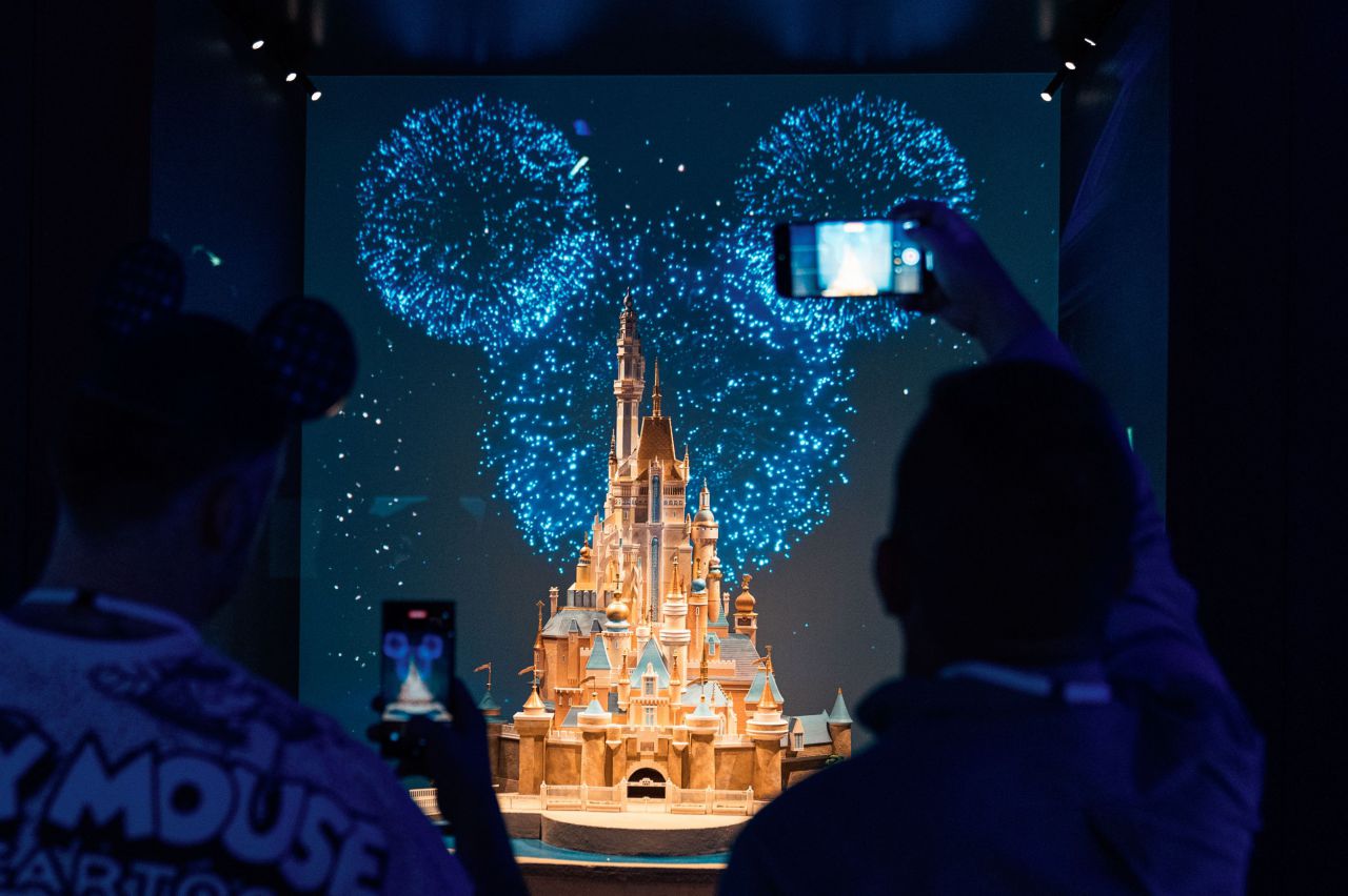 Maqueta de Castle of Magical Dreams para Hong Kong Disneyland® Park, expuesto en la galería Tu Mundo Disney. Un Día en los Parques de la exposición.