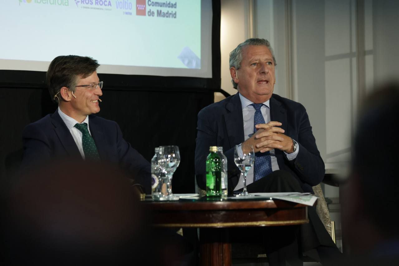 José Antonio Martínez Páramo, concejal delegado del Área de Limpieza y Zonas Verdes del Ayuntamiento de Madrid, y Jesús Maza, presidente de DAQUAS 