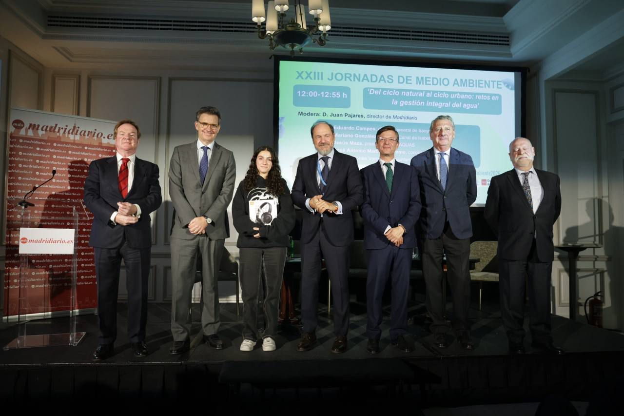 Foto de familia de la mesa 'Del ciclo natural al ciclo urbano: retos en la gestión integral del agua'