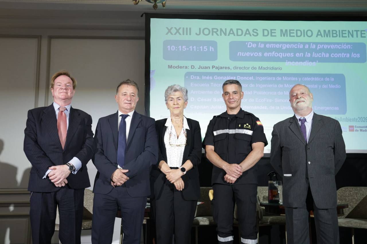 Foto de familia mesa 'De la emergencia a la prevención: nuevos enfoques en la lucha contra los incendios'