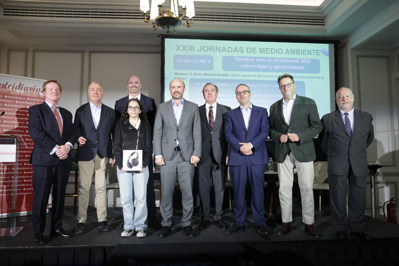 Foto de famila de la mesa 'Residuo cero en el horizonte 2026: marco legal y oportunidades'