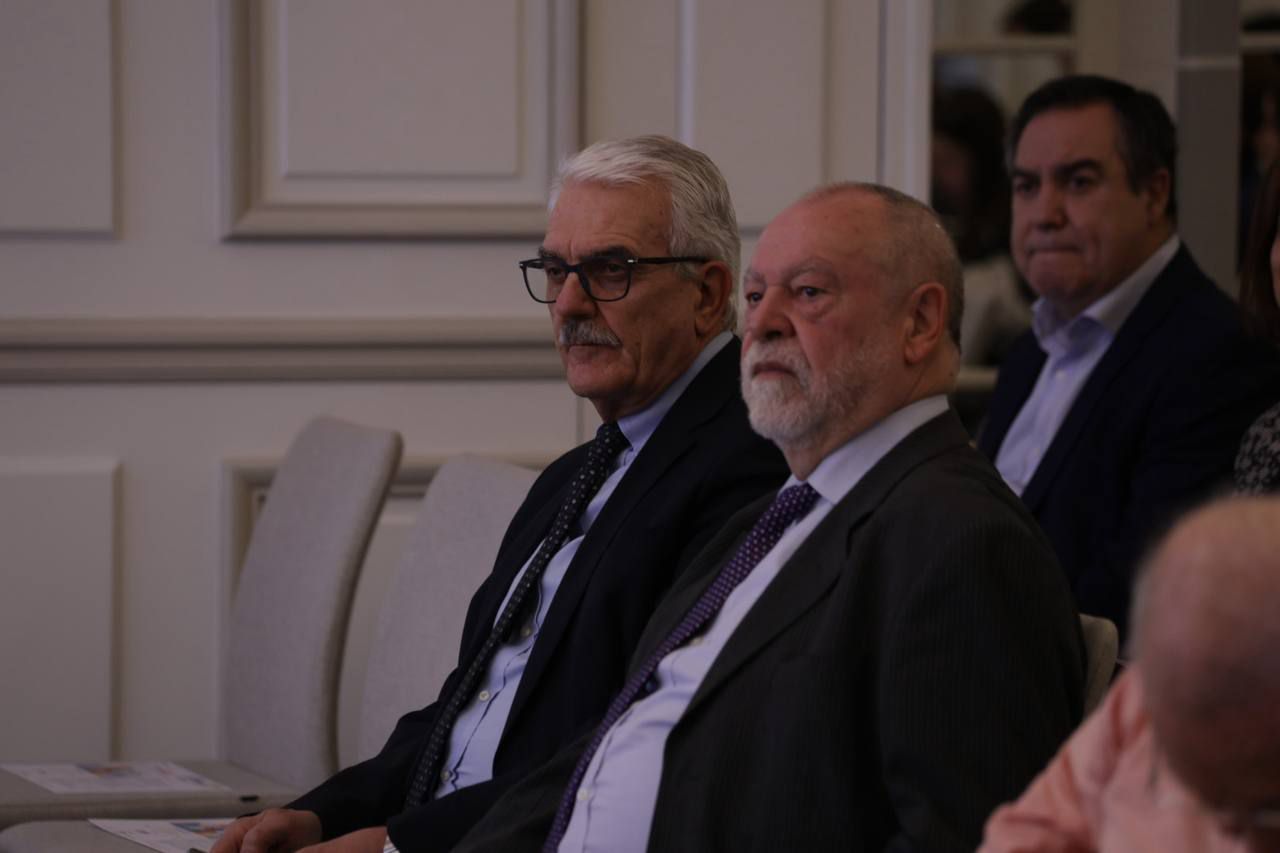 Antonio Prieto, gerente de Madrid Salud, y José Brías, consejero delegado y director general de Madridiario.
