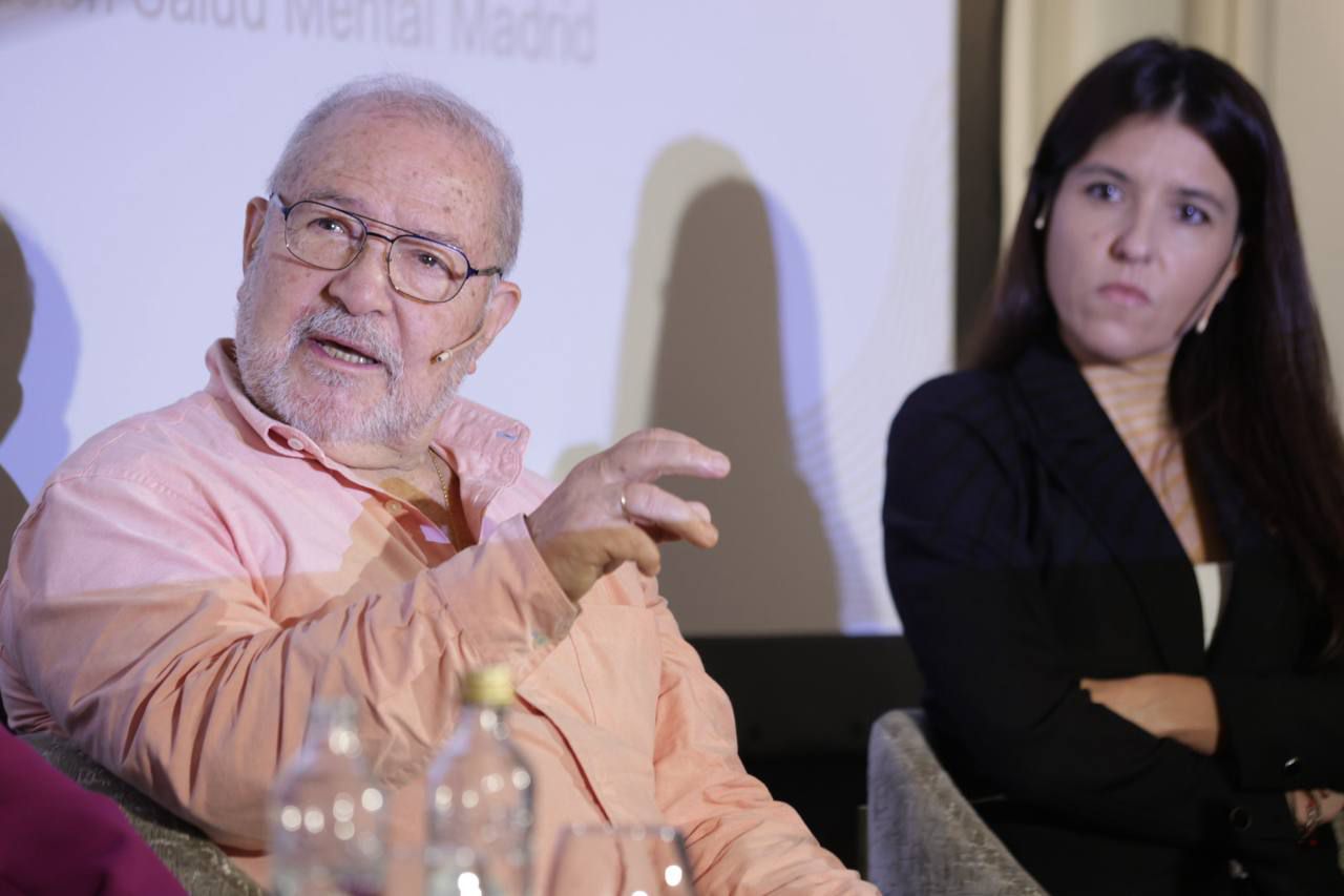 Juan José Sánchez, representante de la Federación Salud Mental Madrid, y Timanfaya Hernández, decana del Colegio Oficial de Psicología de Madrid