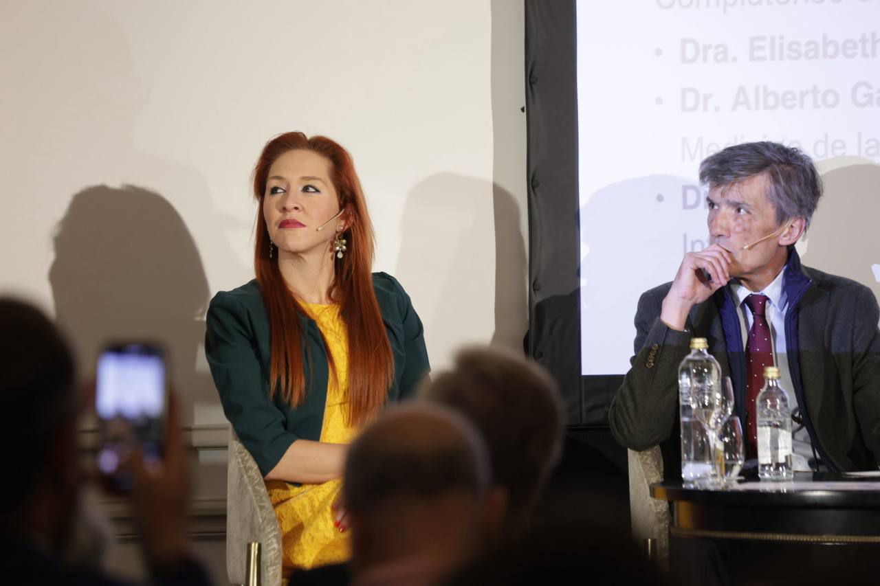 Elisabeth Arrojo, fundadora y directora del Instituto Médico de Oncología Avanzada (Inmoa), y Alberto Galindo, catedrático de Obstetricia y Ginecología de la Universidad Complutense de Madrid