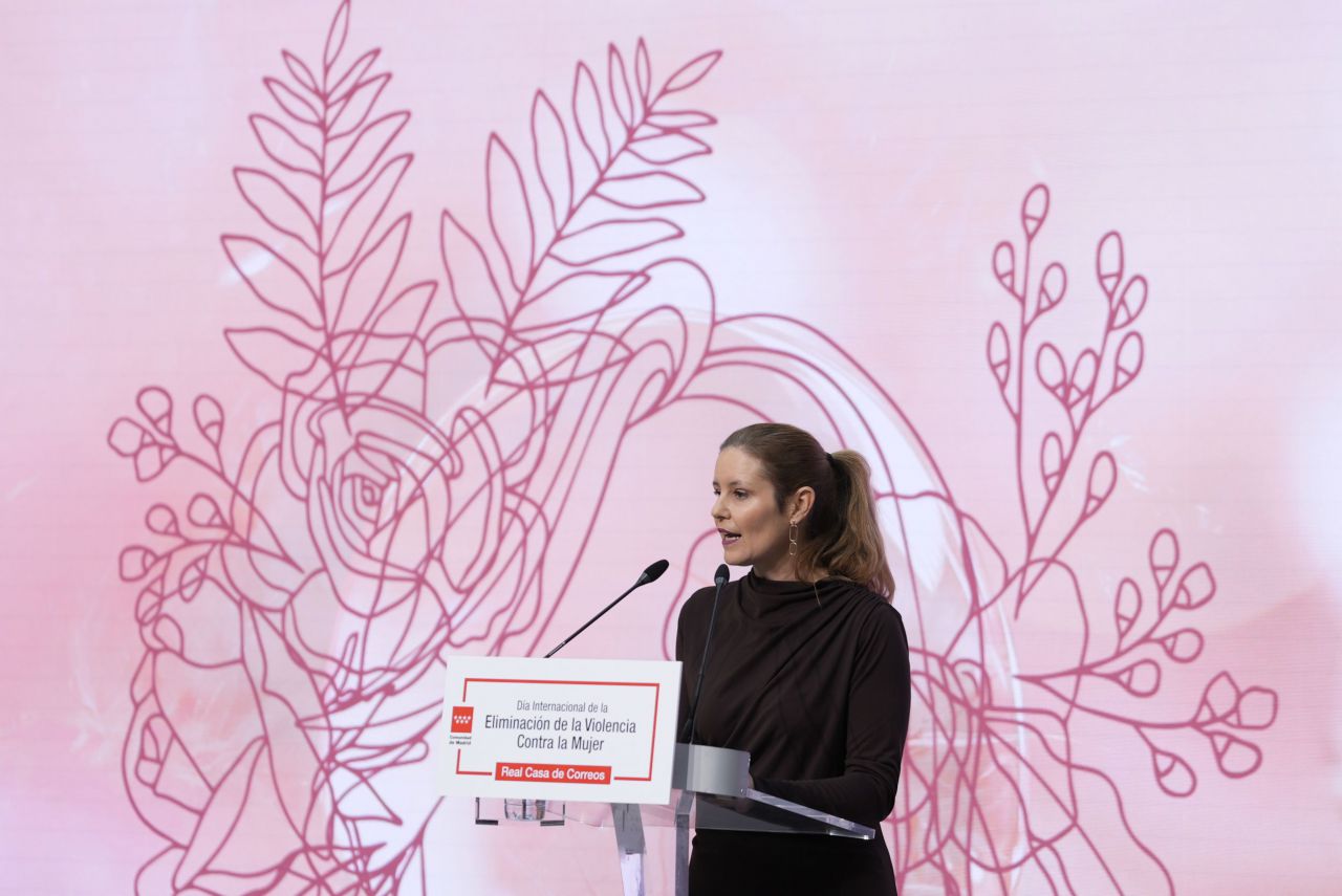 Ana Dávila, Consejera de Familia, Juventud y Asuntos Sociales en el acto conmemoración del Día Internacional de la Eliminación de la Violencia contra la Mujer